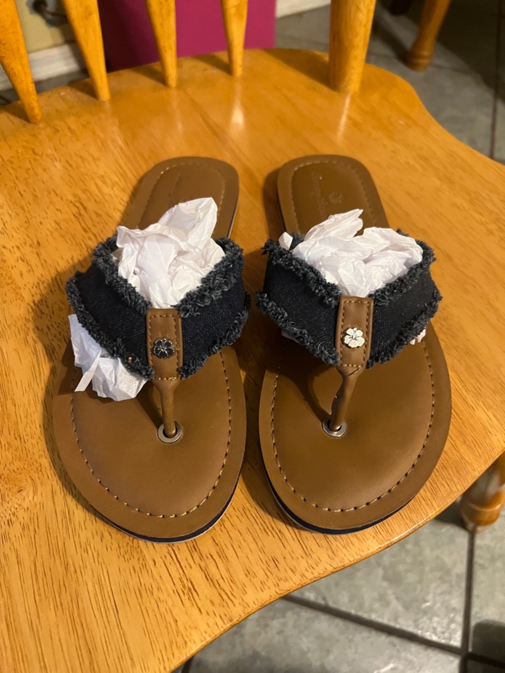 Tommy Bahama Brown Footbed Sandals with Black Frayed Fabric Strap